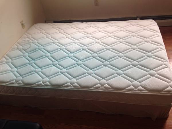 Full Size Mattress (only used for 6 months)