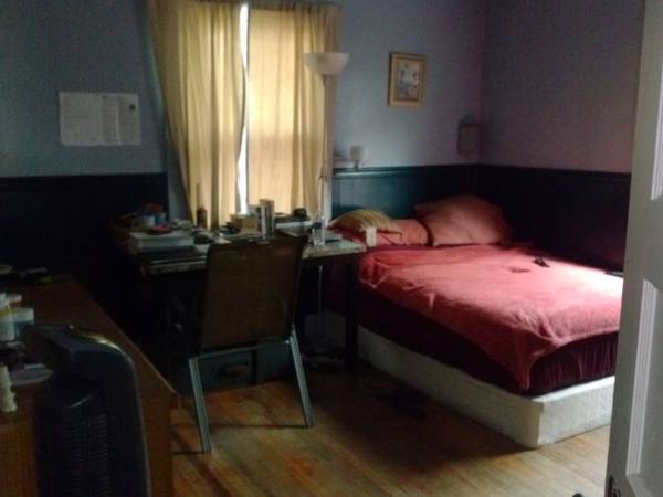 Furnished room available (easton)