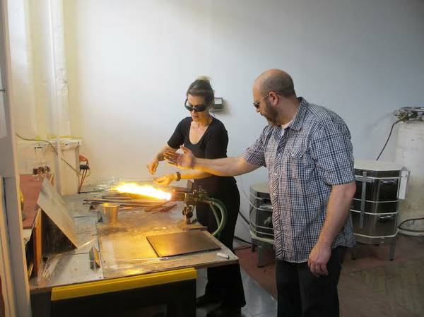 Glass blowing lessons and experiences (United States)