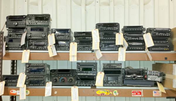 GM CHRYSLER FORD FACTORY amp AFTERMARKET RADIO CD PLAYERS AMPS