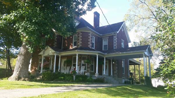 Gorgeous Victorian Home 299,900 (Georgetown, KY)