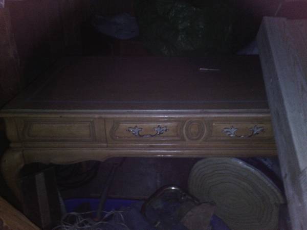 Gorgeous Wood Table w Drawer