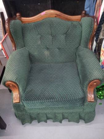 GREAT GREEN CHAIR