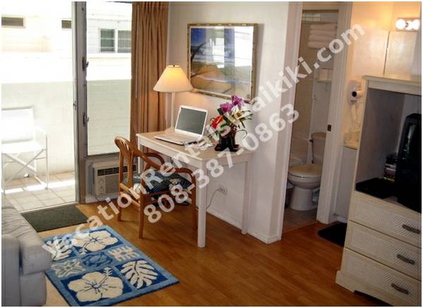 Great rates and location in the middle of Waikiki. Lanai and WIFI. (Central Waikiki, Honolulu, Hawaii)