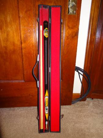GREEN BAY PACKER CUE STICK (mkeairport area)