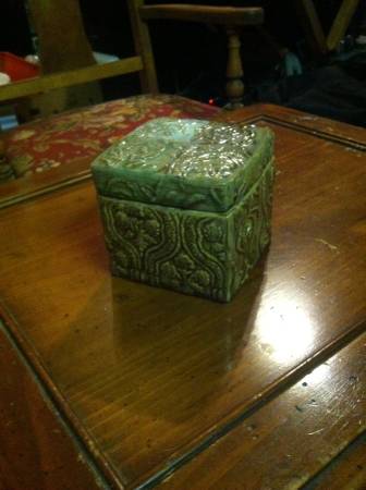 Green ceramic box