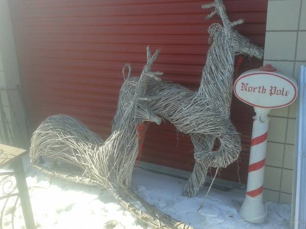 gtgt  2 Large wicker reindeer, 1 great price