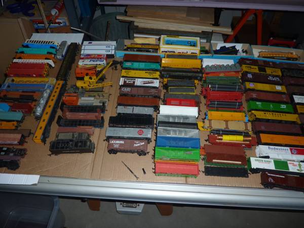 HO scale train engines, rolling stock amp buildings. A LOT (Mayfield)