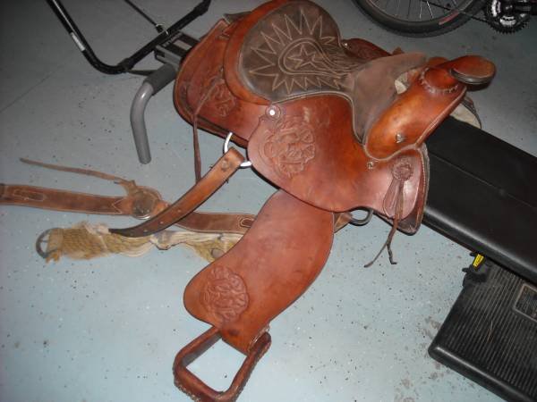 Horse saddle 15 6.5 front