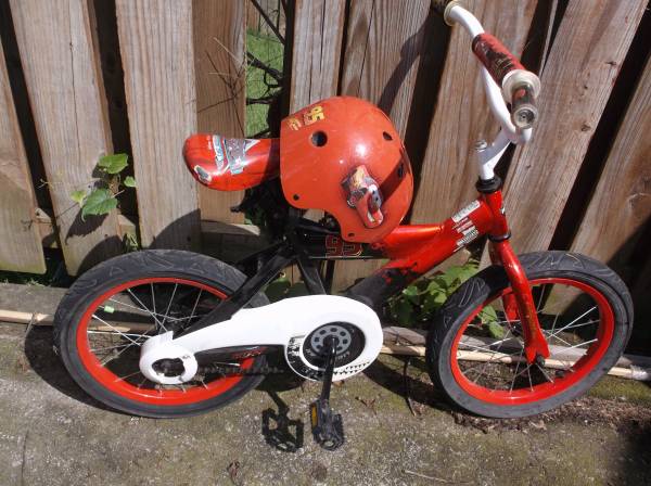 Huffy Cars 95 Speed McQueen Little Boys 16 Wheels Bicycle amp Helmet