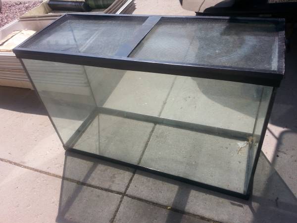 huge fish or snake tank (4914 Freeport Way,Denver co  80239)