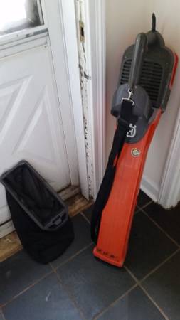 Husqvarna Electric Leaf Blower and Sucker w Bag Catcher