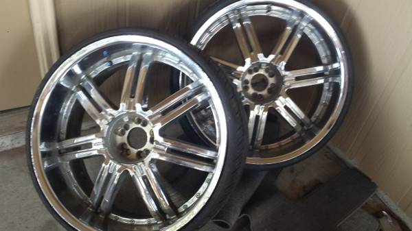 incomplete set 24 Hoyo H2 rims and tires