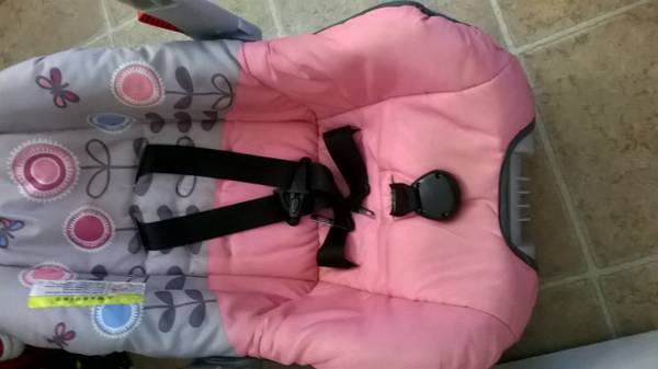 infant girl carseat