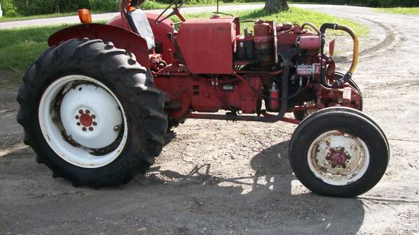 International Tractor for parts (Colebrook, NH)