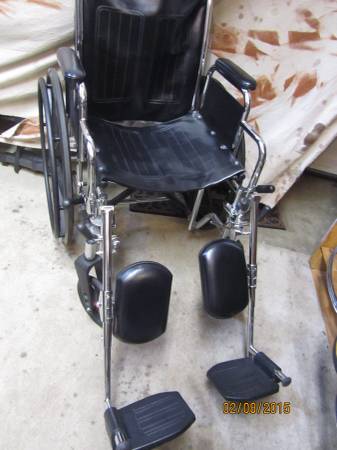 INVACARE TRACER SX5.       18  BLACK Wheelchair