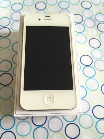 IPhone 4 White ATT unlocked, spotless, Mint condition with Box acces