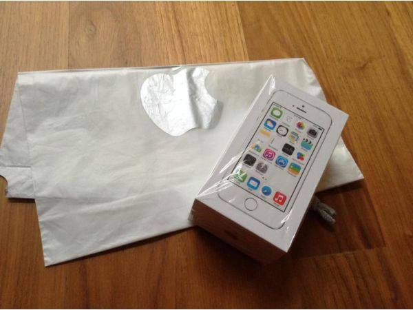 iPhone 5s 32GB Gold Brand New