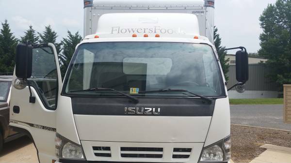 ISUZU 2006 NPR HD BOX TRUCK  6.0