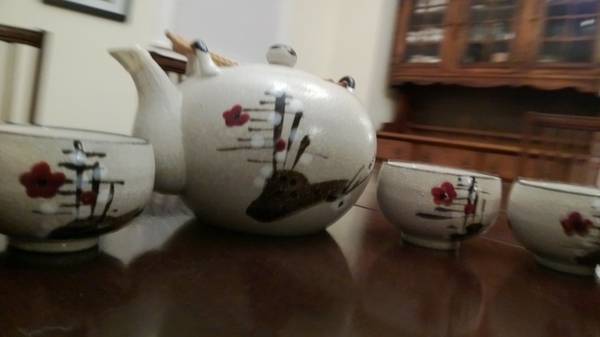 Japanese ceramic tea set (Pot 6 cups)