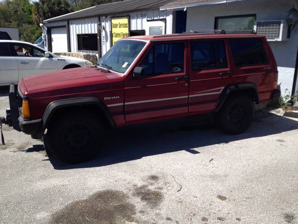 Jeep Cherokee sport 4 x 4