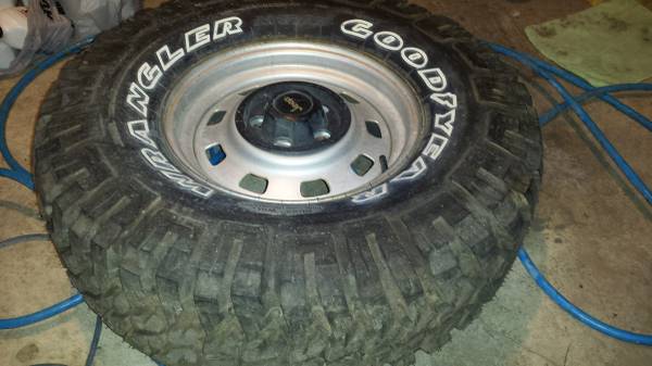 Jeep tire 32x 11.5X 15r