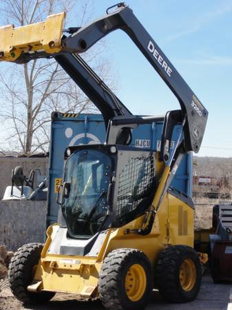 John Deere 326D Skid Steer