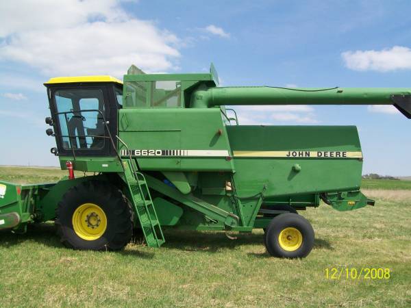 John Deere 6620 Combine