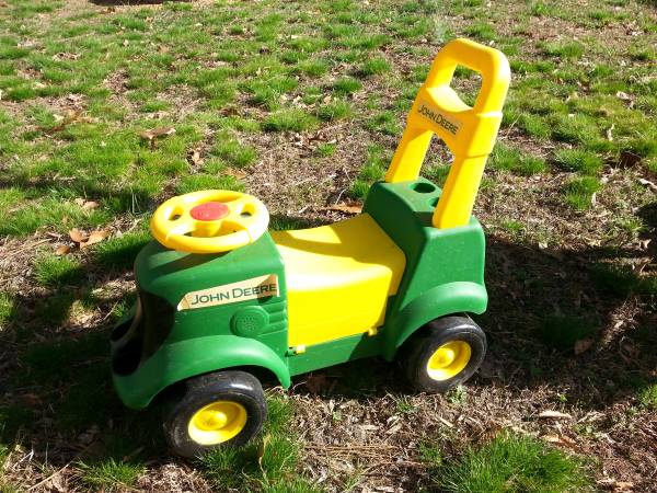 John Deere Foot to Floor Sound Tractor