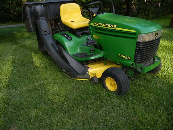 John Deere LX255 lawn and garden tractor wbagger