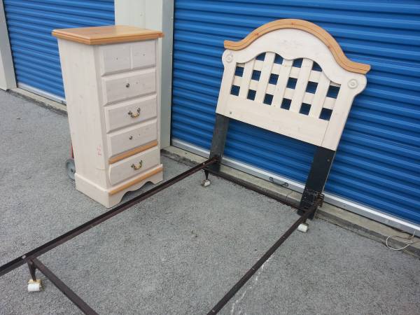 kathey irland girls twin size bed and matching dresser