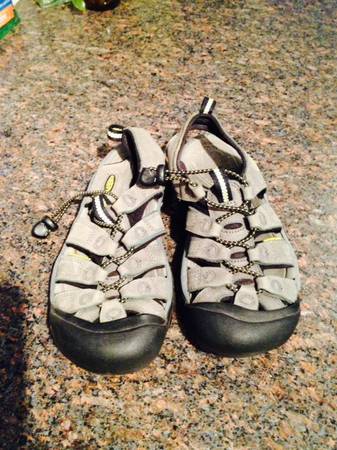 Keen Shoes Size 7
