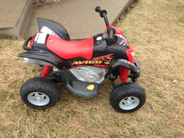 KidTrax Avigo red and black Wildfire 6V ATV 4wheeler