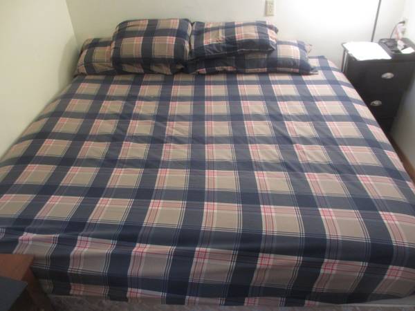 King size bed (mattress, box springs, bed frame, 2 sets of sheets)