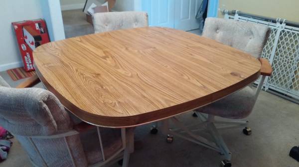 kitchendining room  table w chairs