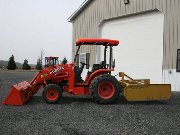 Kubota M59 Tractor Loader w low hours for sale