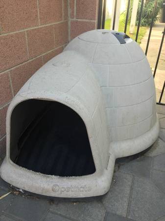Large indigo petmate dog house (Bellflower)