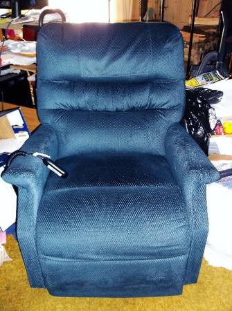 LARGER electric recliner Lift Chair , Like NEW