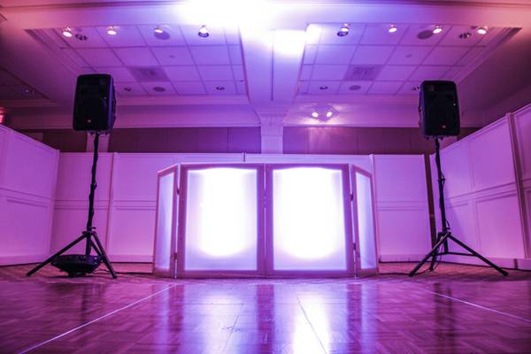 LATIN DJ . SHORT NOTICE OK . LIGHTS INCLUDED (EVERYWHERE . BAR OR PRIVATE PARTY. DJ)