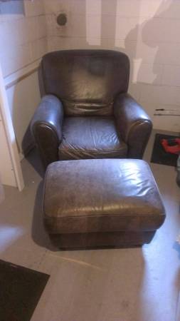 Leather Chair w ottoman