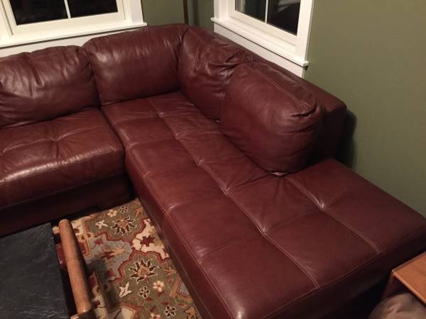 Leather Sectional w Chaise