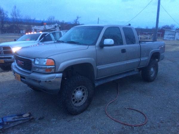 Lifted 2000 GMC Sierra 2500 6.0 4 door short bed 108k miles