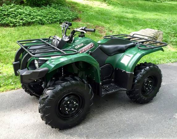 Like New 2013 4x4 Yamaha Grizzly 450 EPS  Plow. amp Warranty  only 47 hour