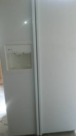 LIKE NEW COUNTERDEPTH WHITE SIDE BY SIDE REFRIGERATOR