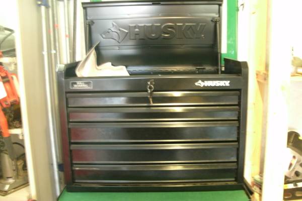 LIKE NEW HUSKY 9 DRAWER TOOLBOX WITH KEYS