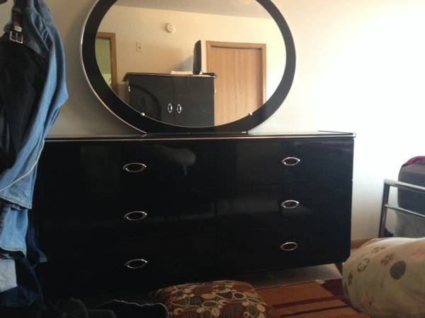 like new modern queen size bedroom set