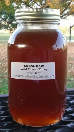 Local raw honey in Quarts