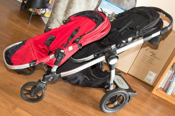 lost twin stroller barnes and noble parking lot (Lahaina)
