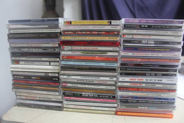 LOT OF 55 MUSIC CDS  POP RAP HIP HOP ALL KINDS