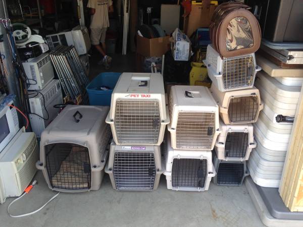 Lots of cat and dog carriers (Hooksett)